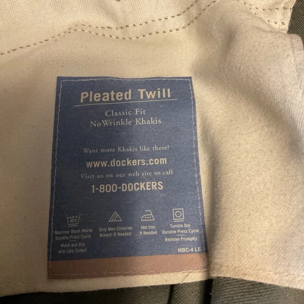 Dockers Men's Olive Chinos